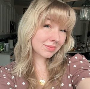 Meet your Posher, Caitlyn